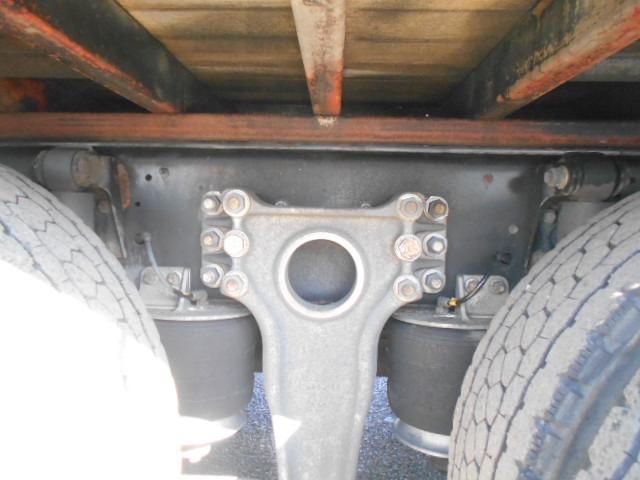 ギガ アルミブロック平ボディ 5方開 支柱抜き差し可 荷台床木張り 内フック27対 センターフック15カ所 荷台内寸951x235x20 後輪エアサス 7速ミッション 積載15t 25t車 リターダー有(56枚目)