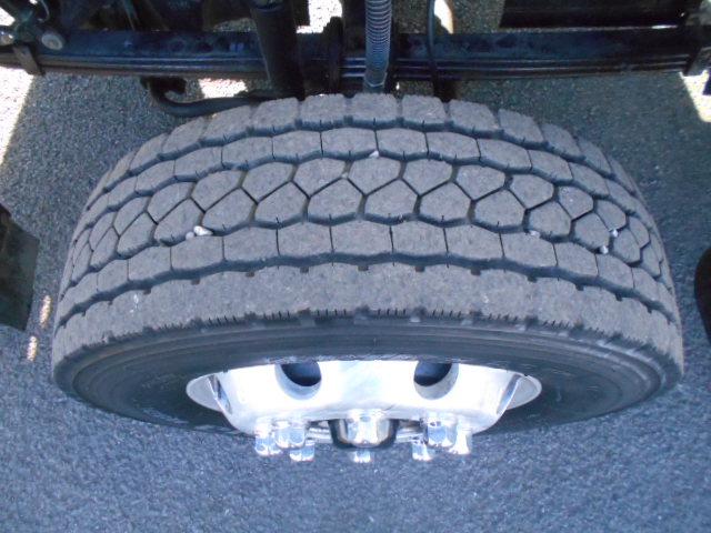 ギガ アルミブロック平ボディ 5方開 支柱抜き差し可 荷台床木張り 内フック27対 センターフック15カ所 荷台内寸951x235x20 後輪エアサス 7速ミッション 積載15t 25t車 リターダー有(58枚目)