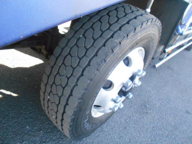 ギガ アルミブロック平ボディ 5方開 支柱抜き差し可 荷台床木張り 内フック27対 センターフック15カ所 荷台内寸951x235x20 後輪エアサス 7速ミッション 積載15t 25t車 リターダー有(60枚目)