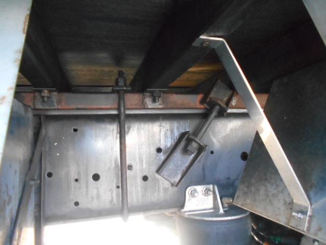 ギガ アルミブロック平ボディ 5方開 支柱抜き差し可 荷台床木張り 内フック27対 センターフック15カ所 荷台内寸951x235x20 後輪エアサス 7速ミッション 積載15t 25t車 リターダー有(67枚目)