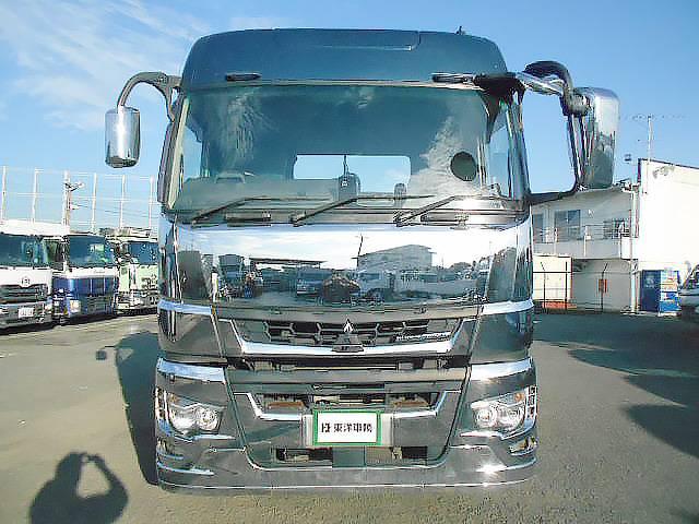 スーパーグレート 　トレーラーヘッド　第５輪荷重１８ｔ　一括緩和　プレミアムライン　エグゼグティブパッケージ　２デフ　パイロットシフト　走行３３万ｋｍ　ハイルーフ　メッキパーツ　エンジン出力４６０ＰＳ　ターボ車（6枚目）