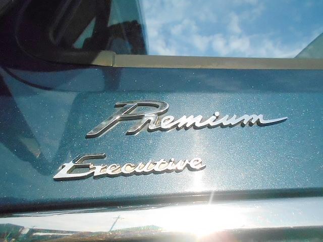 スーパーグレート 　トレーラーヘッド　第５輪荷重１８ｔ　一括緩和　プレミアムライン　エグゼグティブパッケージ　２デフ　パイロットシフト　走行３３万ｋｍ　ハイルーフ　メッキパーツ　エンジン出力４６０ＰＳ　ターボ車（9枚目）