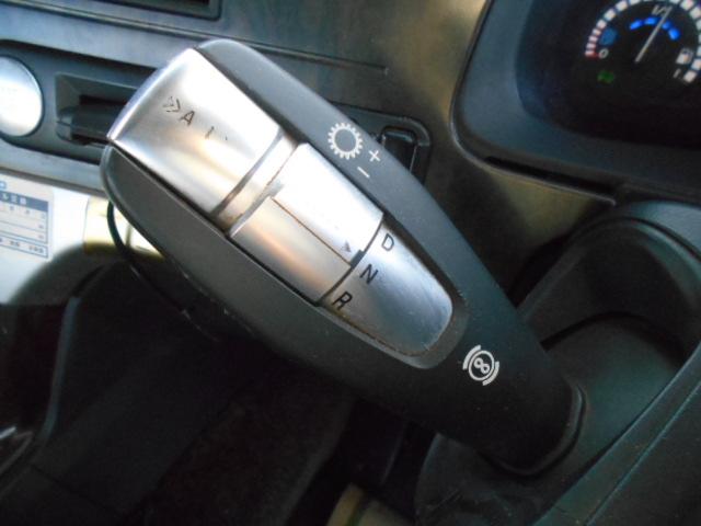 スーパーグレート 　トレーラーヘッド　第５輪荷重１８ｔ　一括緩和　プレミアムライン　エグゼグティブパッケージ　２デフ　パイロットシフト　走行３３万ｋｍ　ハイルーフ　メッキパーツ　エンジン出力４６０ＰＳ　ターボ車（13枚目）