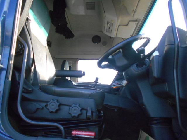 スーパーグレート 　トレーラーヘッド　第５輪荷重１８ｔ　一括緩和　プレミアムライン　エグゼグティブパッケージ　２デフ　パイロットシフト　走行３３万ｋｍ　ハイルーフ　メッキパーツ　エンジン出力４６０ＰＳ　ターボ車（15枚目）