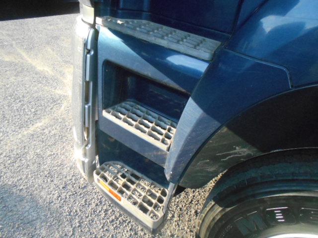 スーパーグレート 　トレーラーヘッド　第５輪荷重１８ｔ　一括緩和　プレミアムライン　エグゼグティブパッケージ　２デフ　パイロットシフト　走行３３万ｋｍ　ハイルーフ　メッキパーツ　エンジン出力４６０ＰＳ　ターボ車（16枚目）