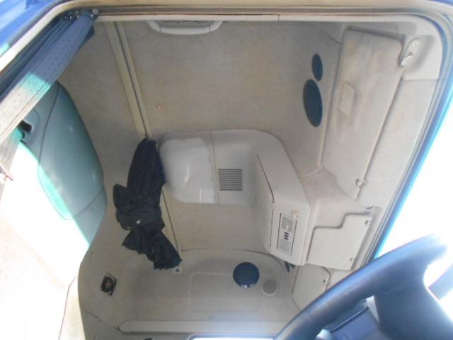 スーパーグレート 　トレーラーヘッド　第５輪荷重１８ｔ　一括緩和　プレミアムライン　エグゼグティブパッケージ　２デフ　パイロットシフト　走行３３万ｋｍ　ハイルーフ　メッキパーツ　エンジン出力４６０ＰＳ　ターボ車（19枚目）