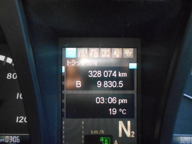スーパーグレート 　トレーラーヘッド　第５輪荷重１８ｔ　一括緩和　プレミアムライン　エグゼグティブパッケージ　２デフ　パイロットシフト　走行３３万ｋｍ　ハイルーフ　メッキパーツ　エンジン出力４６０ＰＳ　ターボ車（21枚目）