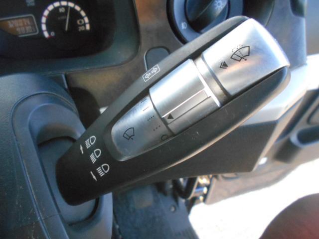 スーパーグレート 　トレーラーヘッド　第５輪荷重１８ｔ　一括緩和　プレミアムライン　エグゼグティブパッケージ　２デフ　パイロットシフト　走行３３万ｋｍ　ハイルーフ　メッキパーツ　エンジン出力４６０ＰＳ　ターボ車（24枚目）