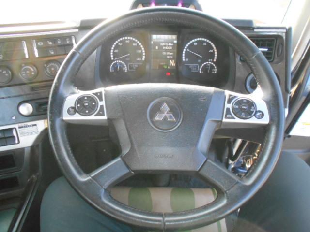 スーパーグレート 　トレーラーヘッド　第５輪荷重１８ｔ　一括緩和　プレミアムライン　エグゼグティブパッケージ　２デフ　パイロットシフト　走行３３万ｋｍ　ハイルーフ　メッキパーツ　エンジン出力４６０ＰＳ　ターボ車（28枚目）
