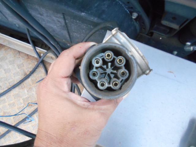 スーパーグレート 　トレーラーヘッド　第５輪荷重１８ｔ　一括緩和　プレミアムライン　エグゼグティブパッケージ　２デフ　パイロットシフト　走行３３万ｋｍ　ハイルーフ　メッキパーツ　エンジン出力４６０ＰＳ　ターボ車（53枚目）