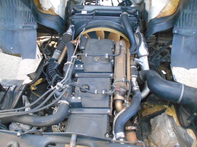 スーパーグレート 　トレーラーヘッド　第５輪荷重１８ｔ　一括緩和　プレミアムライン　エグゼグティブパッケージ　２デフ　パイロットシフト　走行３３万ｋｍ　ハイルーフ　メッキパーツ　エンジン出力４６０ＰＳ　ターボ車（57枚目）