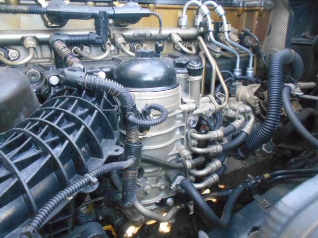 スーパーグレート 　トレーラーヘッド　第５輪荷重１８ｔ　一括緩和　プレミアムライン　エグゼグティブパッケージ　２デフ　パイロットシフト　走行３３万ｋｍ　ハイルーフ　メッキパーツ　エンジン出力４６０ＰＳ　ターボ車（62枚目）