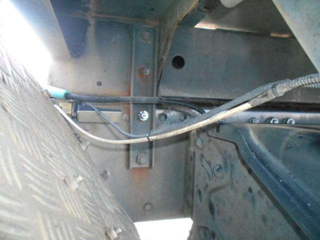 スーパーグレート 　トレーラーヘッド　第５輪荷重１８ｔ　一括緩和　プレミアムライン　エグゼグティブパッケージ　２デフ　パイロットシフト　走行３３万ｋｍ　ハイルーフ　メッキパーツ　エンジン出力４６０ＰＳ　ターボ車（69枚目）