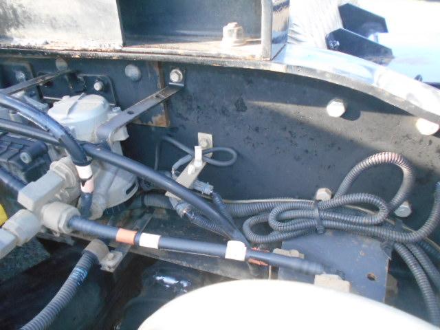 スーパーグレート 　トレーラーヘッド　第５輪荷重１８ｔ　一括緩和　プレミアムライン　エグゼグティブパッケージ　２デフ　パイロットシフト　走行３３万ｋｍ　ハイルーフ　メッキパーツ　エンジン出力４６０ＰＳ　ターボ車（75枚目）