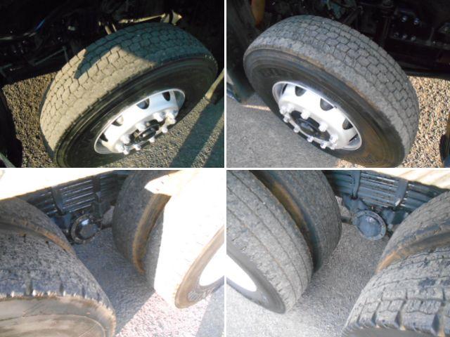 スーパーグレート 　トレーラーヘッド　第５輪荷重１８ｔ　一括緩和　プレミアムライン　エグゼグティブパッケージ　２デフ　パイロットシフト　走行３３万ｋｍ　ハイルーフ　メッキパーツ　エンジン出力４６０ＰＳ　ターボ車（77枚目）