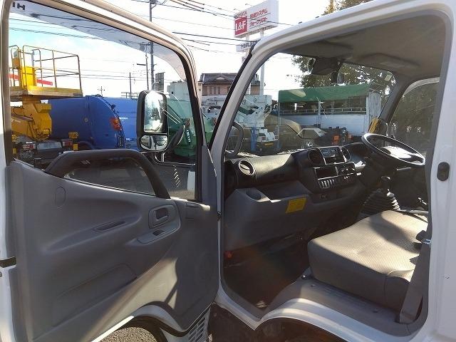 デュトロ 　３転ダンプ　上物新明和製　上物同年式　荷台寸法３０５ｘ１５９ｘ３２　右側電動サイドゲート付　積載２ｔ　走行２．９万ｋｍ　５速ミッション　４ナンバー（12枚目）