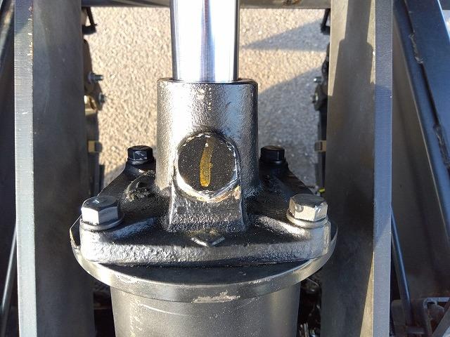 デュトロ 　３転ダンプ　上物新明和製　上物同年式　荷台寸法３０５ｘ１５９ｘ３２　右側電動サイドゲート付　積載２ｔ　走行２．９万ｋｍ　５速ミッション　４ナンバー（33枚目）