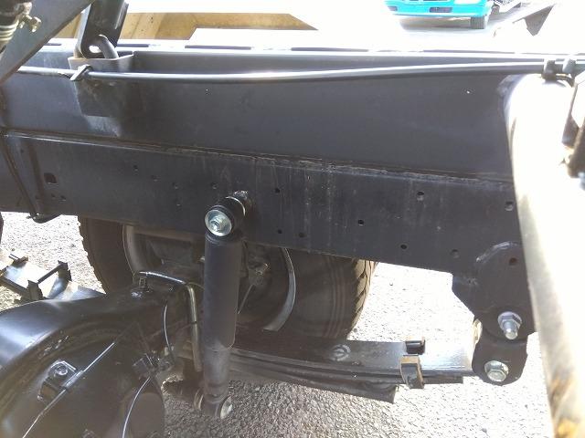 デュトロ 　３転ダンプ　上物新明和製　上物同年式　荷台寸法３０５ｘ１５９ｘ３２　右側電動サイドゲート付　積載２ｔ　走行２．９万ｋｍ　５速ミッション　４ナンバー（76枚目）