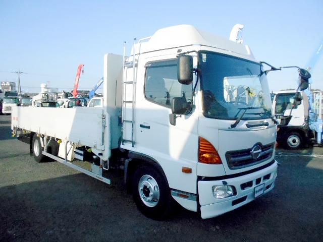 ヒノレンジャー 　アルミブロック平ボディ　積載３．２ｔ　荷台寸６１６ｘ２２４ｘ６０　セミワイドボディ　荷台床木張り　内フック有　アオリサポート付　アルミブロックアオリ　横ネタステンレス製　後輪エアサス　シートキャリア付（2枚目）