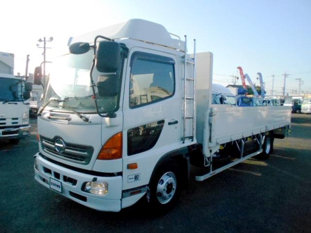 ヒノレンジャー 　アルミブロック平ボディ　積載３．２ｔ　荷台寸６１６ｘ２２４ｘ６０　セミワイドボディ　荷台床木張り　内フック有　アオリサポート付　アルミブロックアオリ　横ネタステンレス製　後輪エアサス　シートキャリア付（3枚目）