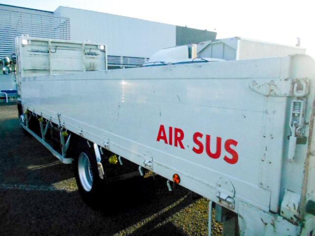 ヒノレンジャー 　アルミブロック平ボディ　積載３．２ｔ　荷台寸６１６ｘ２２４ｘ６０　セミワイドボディ　荷台床木張り　内フック有　アオリサポート付　アルミブロックアオリ　横ネタステンレス製　後輪エアサス　シートキャリア付（6枚目）