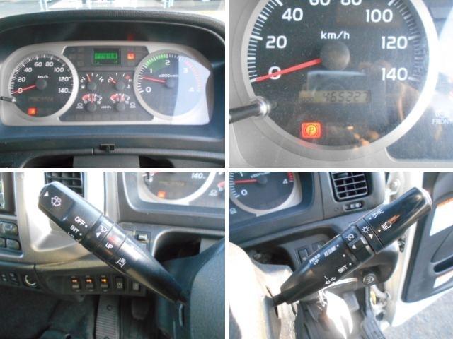 ヒノレンジャー 　アルミブロック平ボディ　積載３．２ｔ　荷台寸６１６ｘ２２４ｘ６０　セミワイドボディ　荷台床木張り　内フック有　アオリサポート付　アルミブロックアオリ　横ネタステンレス製　後輪エアサス　シートキャリア付（15枚目）