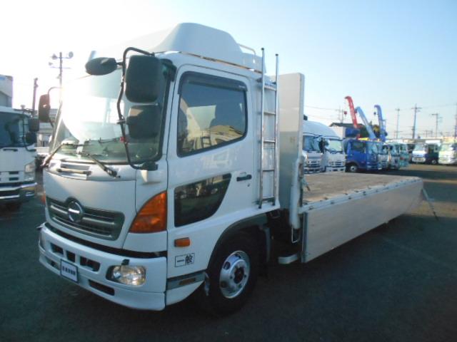 ヒノレンジャー 　アルミブロック平ボディ　積載３．２ｔ　荷台寸６１６ｘ２２４ｘ６０　セミワイドボディ　荷台床木張り　内フック有　アオリサポート付　アルミブロックアオリ　横ネタステンレス製　後輪エアサス　シートキャリア付（18枚目）