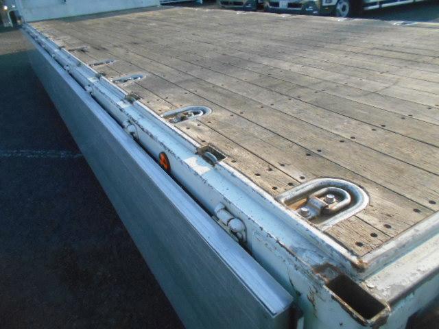 ヒノレンジャー 　アルミブロック平ボディ　積載３．２ｔ　荷台寸６１６ｘ２２４ｘ６０　セミワイドボディ　荷台床木張り　内フック有　アオリサポート付　アルミブロックアオリ　横ネタステンレス製　後輪エアサス　シートキャリア付（24枚目）