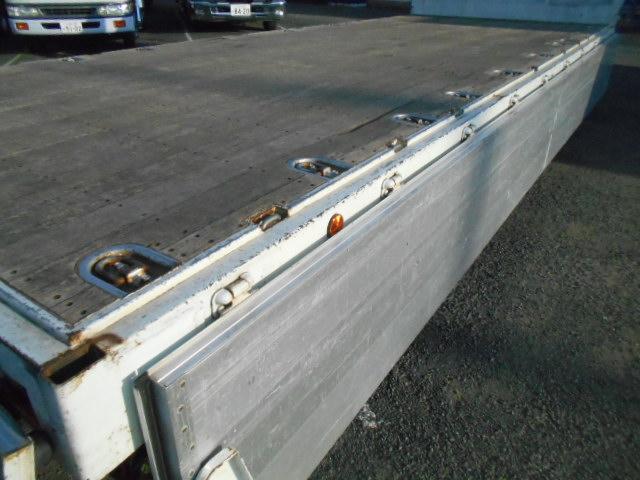 ヒノレンジャー 　アルミブロック平ボディ　積載３．２ｔ　荷台寸６１６ｘ２２４ｘ６０　セミワイドボディ　荷台床木張り　内フック有　アオリサポート付　アルミブロックアオリ　横ネタステンレス製　後輪エアサス　シートキャリア付（25枚目）