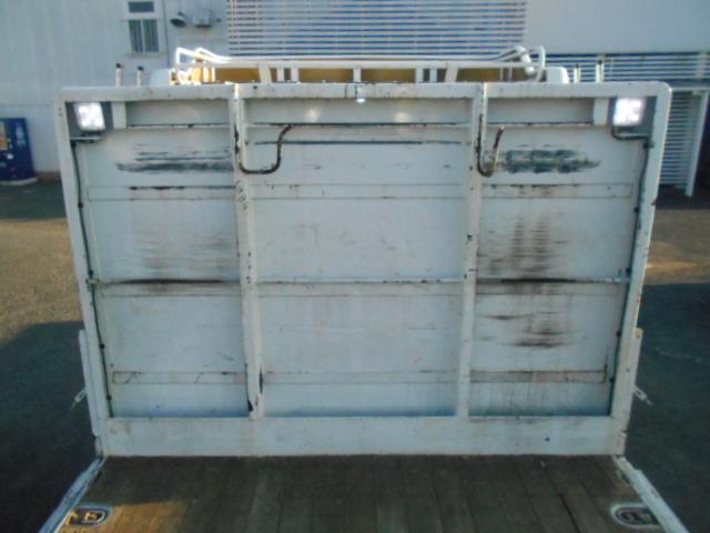 ヒノレンジャー 　アルミブロック平ボディ　積載３．２ｔ　荷台寸６１６ｘ２２４ｘ６０　セミワイドボディ　荷台床木張り　内フック有　アオリサポート付　アルミブロックアオリ　横ネタステンレス製　後輪エアサス　シートキャリア付（27枚目）