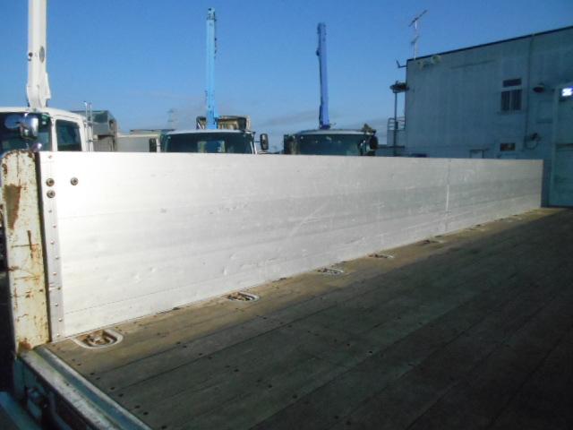 ヒノレンジャー 　アルミブロック平ボディ　積載３．２ｔ　荷台寸６１６ｘ２２４ｘ６０　セミワイドボディ　荷台床木張り　内フック有　アオリサポート付　アルミブロックアオリ　横ネタステンレス製　後輪エアサス　シートキャリア付（30枚目）