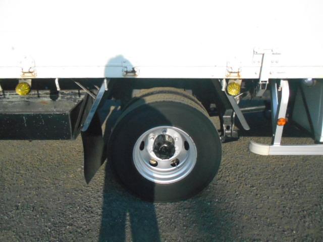 ヒノレンジャー 　アルミブロック平ボディ　積載３．２ｔ　荷台寸６１６ｘ２２４ｘ６０　セミワイドボディ　荷台床木張り　内フック有　アオリサポート付　アルミブロックアオリ　横ネタステンレス製　後輪エアサス　シートキャリア付（34枚目）