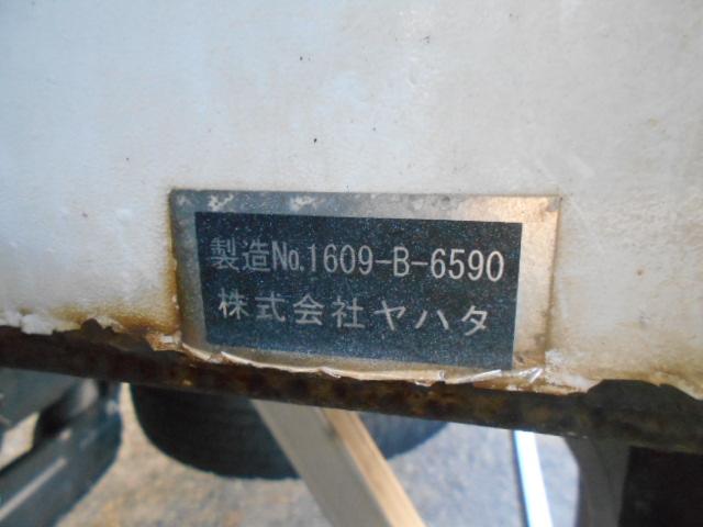 ヒノレンジャー 　アルミブロック平ボディ　積載３．２ｔ　荷台寸６１６ｘ２２４ｘ６０　セミワイドボディ　荷台床木張り　内フック有　アオリサポート付　アルミブロックアオリ　横ネタステンレス製　後輪エアサス　シートキャリア付（39枚目）