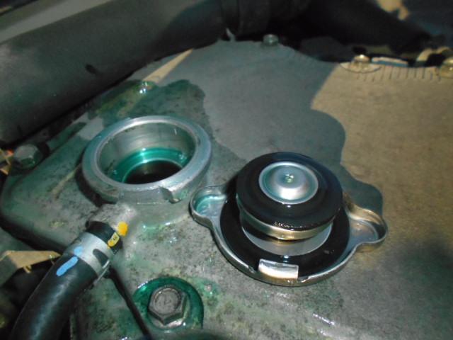 ヒノレンジャー 　アルミブロック平ボディ　積載３．２ｔ　荷台寸６１６ｘ２２４ｘ６０　セミワイドボディ　荷台床木張り　内フック有　アオリサポート付　アルミブロックアオリ　横ネタステンレス製　後輪エアサス　シートキャリア付（42枚目）