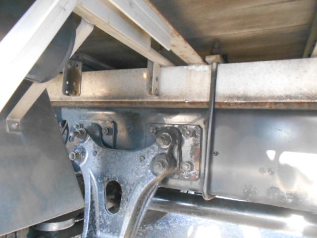 ヒノレンジャー 　アルミブロック平ボディ　積載３．２ｔ　荷台寸６１６ｘ２２４ｘ６０　セミワイドボディ　荷台床木張り　内フック有　アオリサポート付　アルミブロックアオリ　横ネタステンレス製　後輪エアサス　シートキャリア付（52枚目）