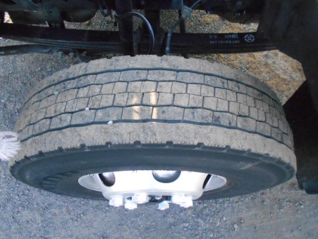 ヒノレンジャー 　アルミブロック平ボディ　積載３．２ｔ　荷台寸６１６ｘ２２４ｘ６０　セミワイドボディ　荷台床木張り　内フック有　アオリサポート付　アルミブロックアオリ　横ネタステンレス製　後輪エアサス　シートキャリア付（54枚目）