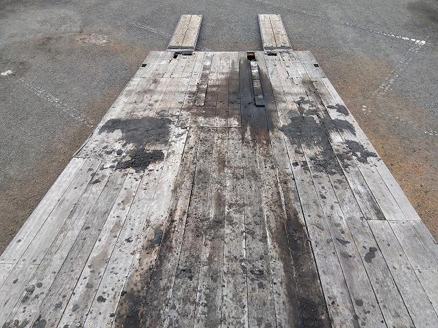 ヒノレンジャー 　セーフティローダー　上物花見台製　積載１１ｔ　ウインチ付　自動歩み付　増トン車　２デフ　ベッド付　走行４３．５万ｋｍ　６速ミッション　タイヤサイズ２４５／７０Ｒ１９．５（26枚目）