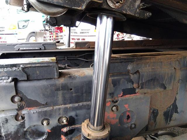 ヒノレンジャー 　セーフティローダー　上物花見台製　積載１１ｔ　ウインチ付　自動歩み付　増トン車　２デフ　ベッド付　走行４３．５万ｋｍ　６速ミッション　タイヤサイズ２４５／７０Ｒ１９．５（29枚目）