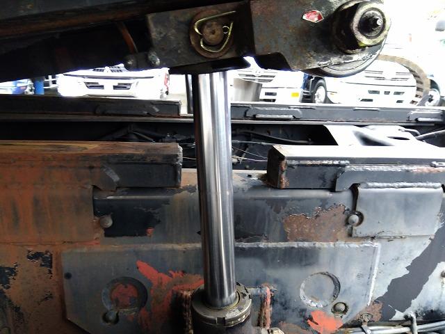 ヒノレンジャー 　セーフティローダー　上物花見台製　積載１１ｔ　ウインチ付　自動歩み付　増トン車　２デフ　ベッド付　走行４３．５万ｋｍ　６速ミッション　タイヤサイズ２４５／７０Ｒ１９．５（30枚目）