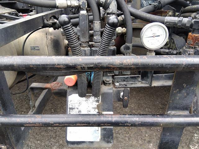 ヒノレンジャー 　セーフティローダー　上物花見台製　積載１１ｔ　ウインチ付　自動歩み付　増トン車　２デフ　ベッド付　走行４３．５万ｋｍ　６速ミッション　タイヤサイズ２４５／７０Ｒ１９．５（31枚目）