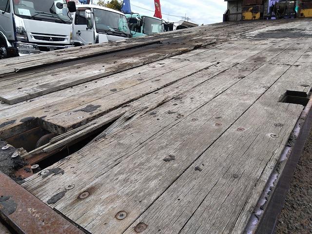 ヒノレンジャー 　セーフティローダー　上物花見台製　積載１１ｔ　ウインチ付　自動歩み付　増トン車　２デフ　ベッド付　走行４３．５万ｋｍ　６速ミッション　タイヤサイズ２４５／７０Ｒ１９．５（39枚目）