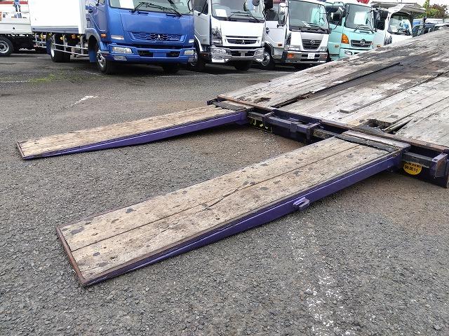 ヒノレンジャー 　セーフティローダー　上物花見台製　積載１１ｔ　ウインチ付　自動歩み付　増トン車　２デフ　ベッド付　走行４３．５万ｋｍ　６速ミッション　タイヤサイズ２４５／７０Ｒ１９．５（40枚目）