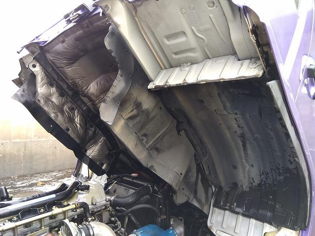 ヒノレンジャー 　セーフティローダー　上物花見台製　積載１１ｔ　ウインチ付　自動歩み付　増トン車　２デフ　ベッド付　走行４３．５万ｋｍ　６速ミッション　タイヤサイズ２４５／７０Ｒ１９．５（46枚目）