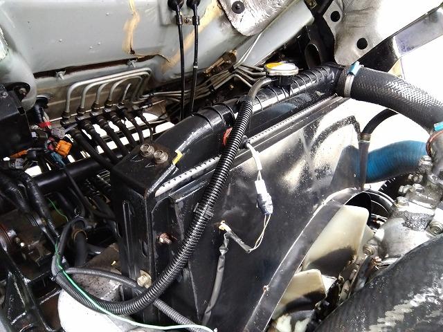 ヒノレンジャー 　セーフティローダー　上物花見台製　積載１１ｔ　ウインチ付　自動歩み付　増トン車　２デフ　ベッド付　走行４３．５万ｋｍ　６速ミッション　タイヤサイズ２４５／７０Ｒ１９．５（56枚目）