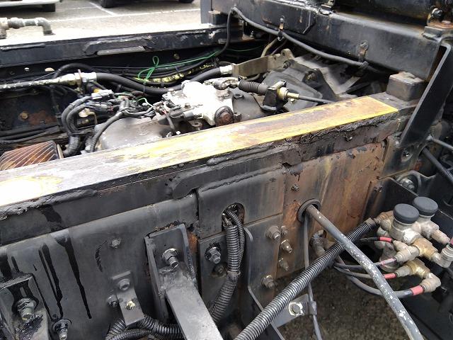 ヒノレンジャー 　セーフティローダー　上物花見台製　積載１１ｔ　ウインチ付　自動歩み付　増トン車　２デフ　ベッド付　走行４３．５万ｋｍ　６速ミッション　タイヤサイズ２４５／７０Ｒ１９．５（58枚目）