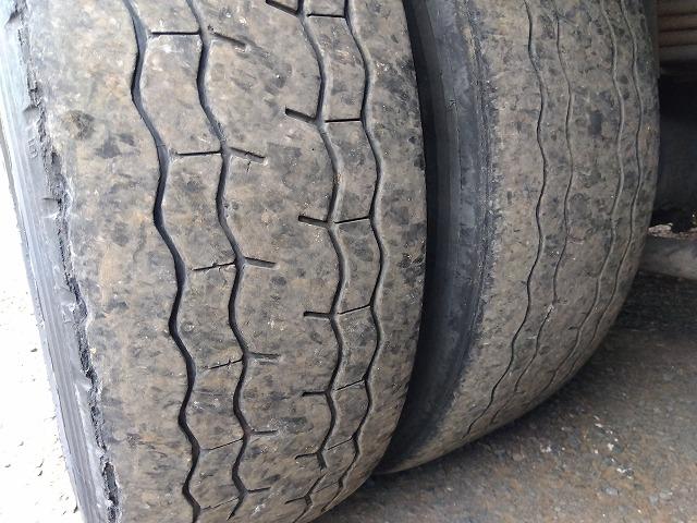 ヒノレンジャー 　セーフティローダー　上物花見台製　積載１１ｔ　ウインチ付　自動歩み付　増トン車　２デフ　ベッド付　走行４３．５万ｋｍ　６速ミッション　タイヤサイズ２４５／７０Ｒ１９．５（61枚目）