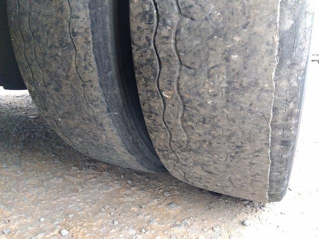 ヒノレンジャー 　セーフティローダー　上物花見台製　積載１１ｔ　ウインチ付　自動歩み付　増トン車　２デフ　ベッド付　走行４３．５万ｋｍ　６速ミッション　タイヤサイズ２４５／７０Ｒ１９．５（62枚目）