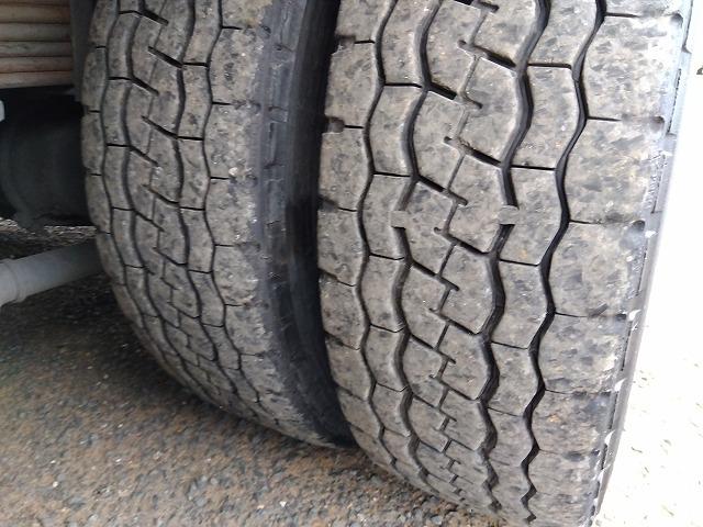 ヒノレンジャー 　セーフティローダー　上物花見台製　積載１１ｔ　ウインチ付　自動歩み付　増トン車　２デフ　ベッド付　走行４３．５万ｋｍ　６速ミッション　タイヤサイズ２４５／７０Ｒ１９．５（64枚目）