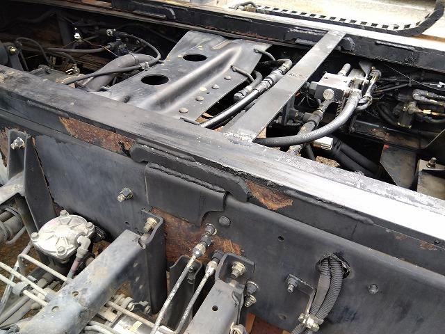 ヒノレンジャー 　セーフティローダー　上物花見台製　積載１１ｔ　ウインチ付　自動歩み付　増トン車　２デフ　ベッド付　走行４３．５万ｋｍ　６速ミッション　タイヤサイズ２４５／７０Ｒ１９．５（75枚目）