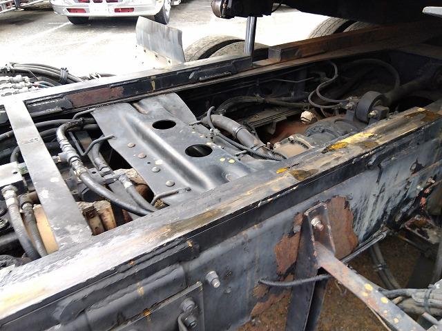 ヒノレンジャー 　セーフティローダー　上物花見台製　積載１１ｔ　ウインチ付　自動歩み付　増トン車　２デフ　ベッド付　走行４３．５万ｋｍ　６速ミッション　タイヤサイズ２４５／７０Ｒ１９．５（77枚目）